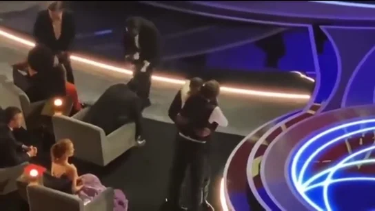 La charla de Denzel Washington y el abrazo de Bradley Cooper a Will Smith tras golpear a Chris Rock Amigos al rescate