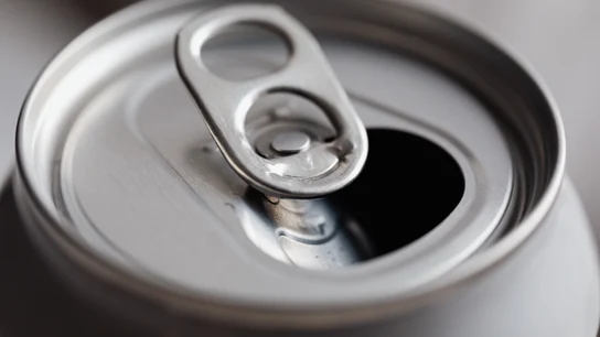 No te imaginarías que estos 10 productos están hechos de material reciclado lata de bebida