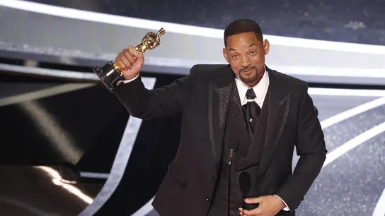 Will Smith recibe el Óscar a mejor actor en la 94 edición de los premios de la Academia de Hollywood Compañeros al rescate