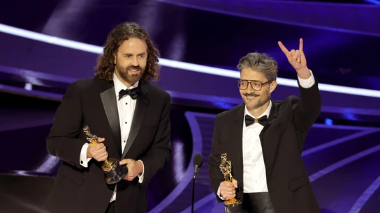 Leo Sanchez Barbosa y Alberto Mielgo reocogiendo el Oscar a mejor cortometraje animado Leo Sanchez Barbosa y Alberto Mielgo reocogiendo el Oscar a mejor cortometraje animado