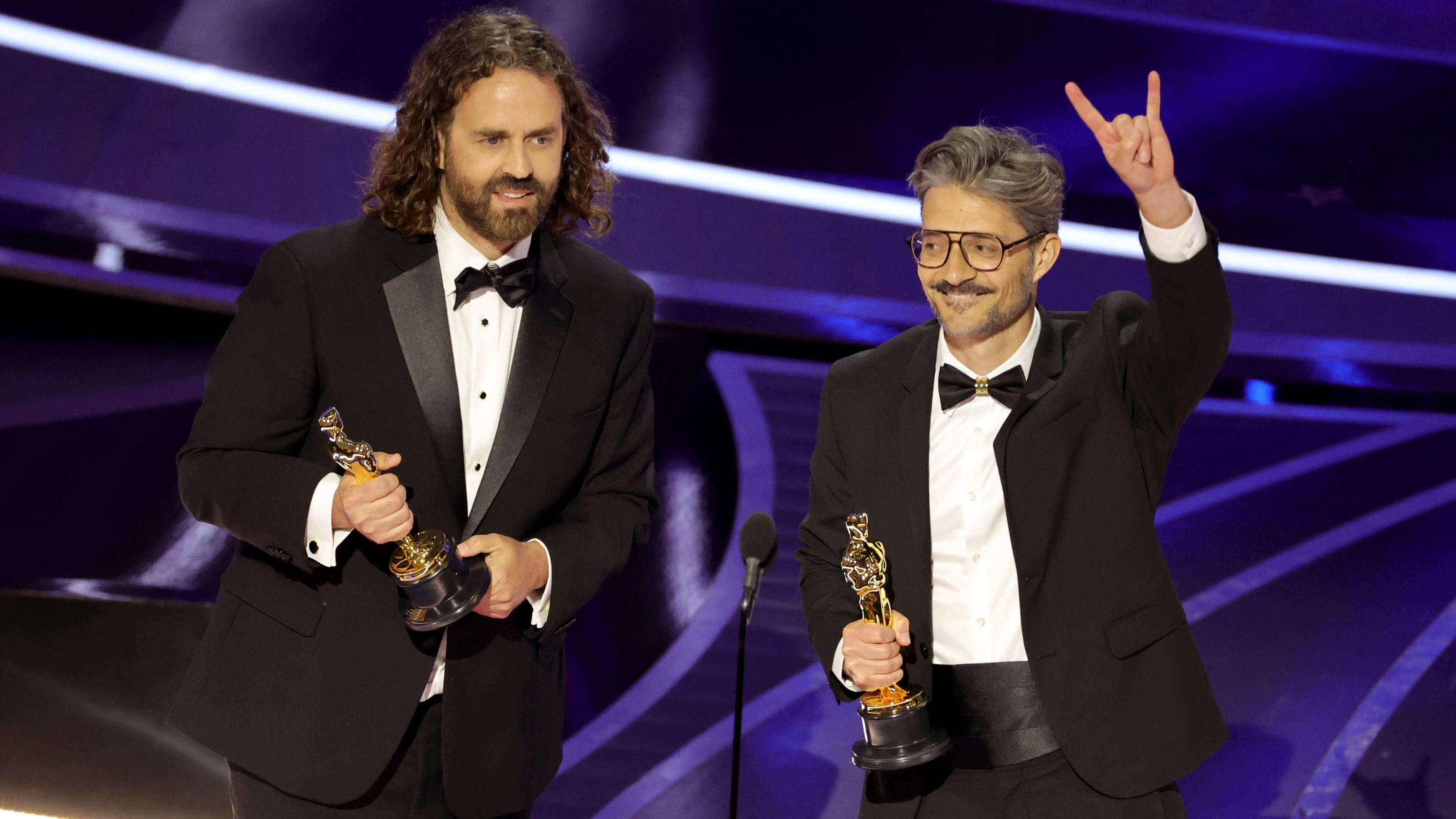 Leo Sanchez Barbosa y Alberto Mielgo reocogiendo el Oscar a mejor cortometraje animado