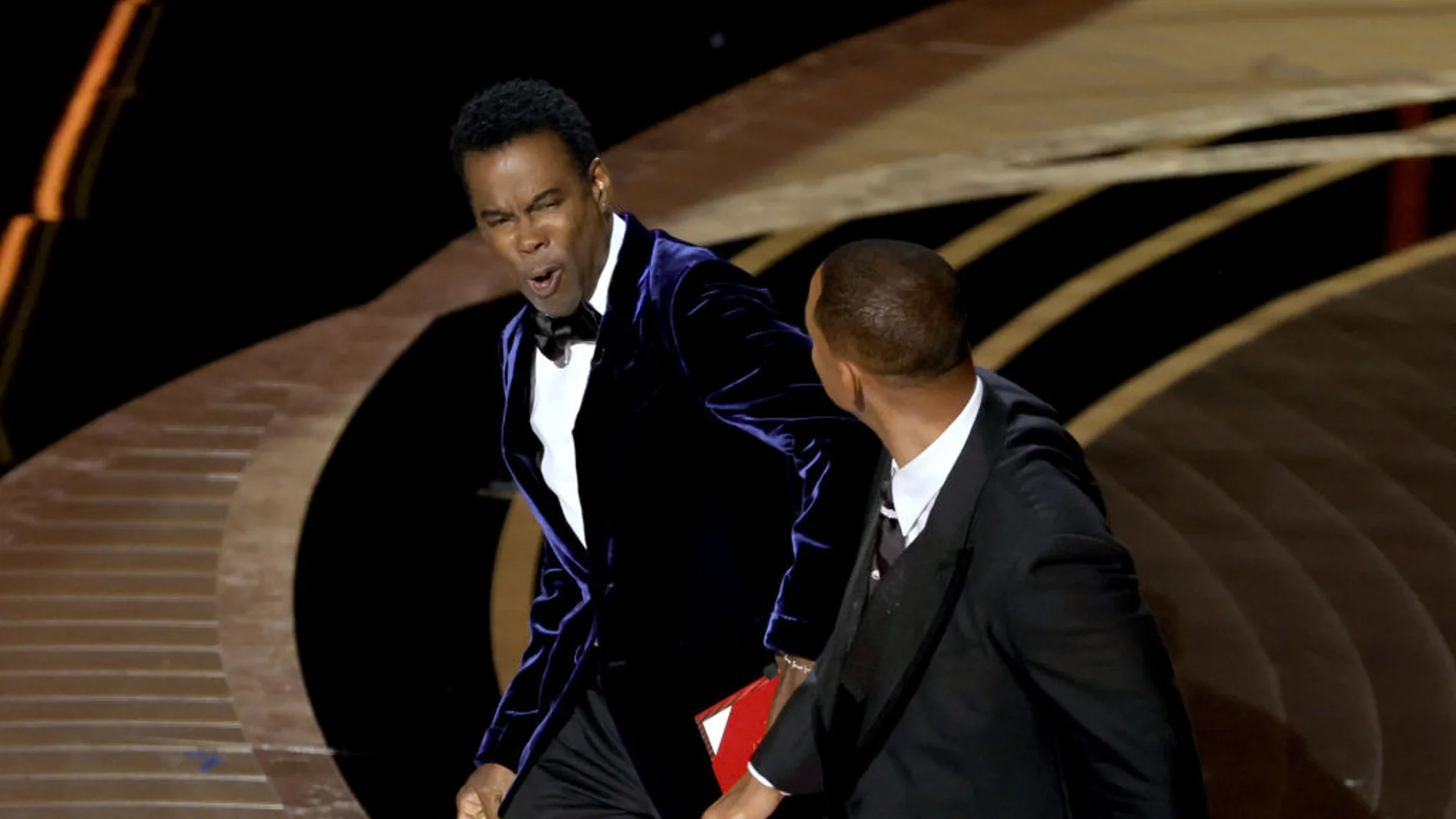 El gesto de Chris Rock tras recibir una bofetada de Will Smith en la ceremonia de los Oscar