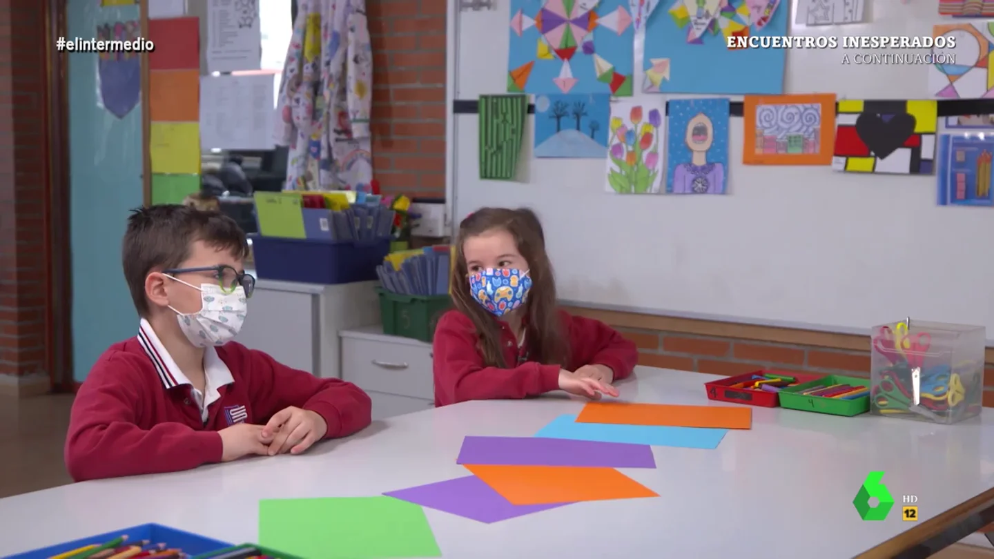 La reacción de una niña cuando su compañero le cuenta a Thais que tiene que conseguir leche porque "es lo único que nos falta" La reacción de una niña cuando su compañero le cuenta a Thais que tiene que conseguir leche porque "es lo único que nos falta"
