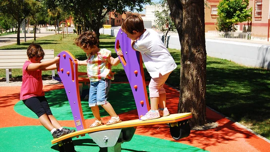 Parque infantil reciclado Parque infantil reciclado