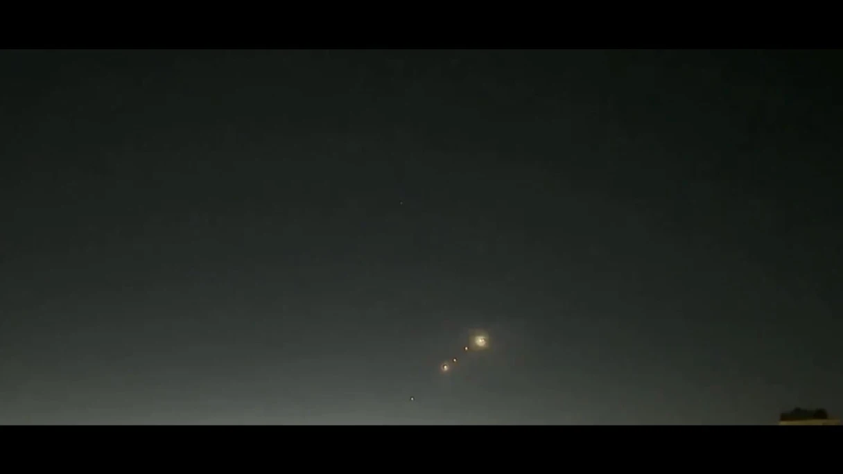 Las impactantes imágenes de los bombardeos en el cielo de Kiev en plena guerra en Ucrania Las impactantes imágenes de los bombardeos en el cielo de Kiev en plena guerra en Ucrania