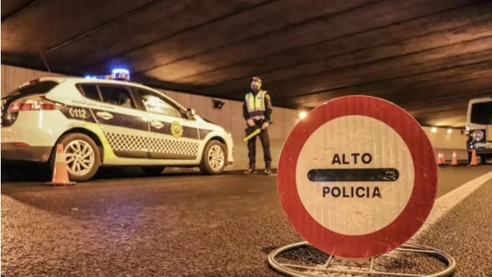 Imagen de archivo de un control de la Policía. Imagen de archivo de un control de la Policía Local de Alicante