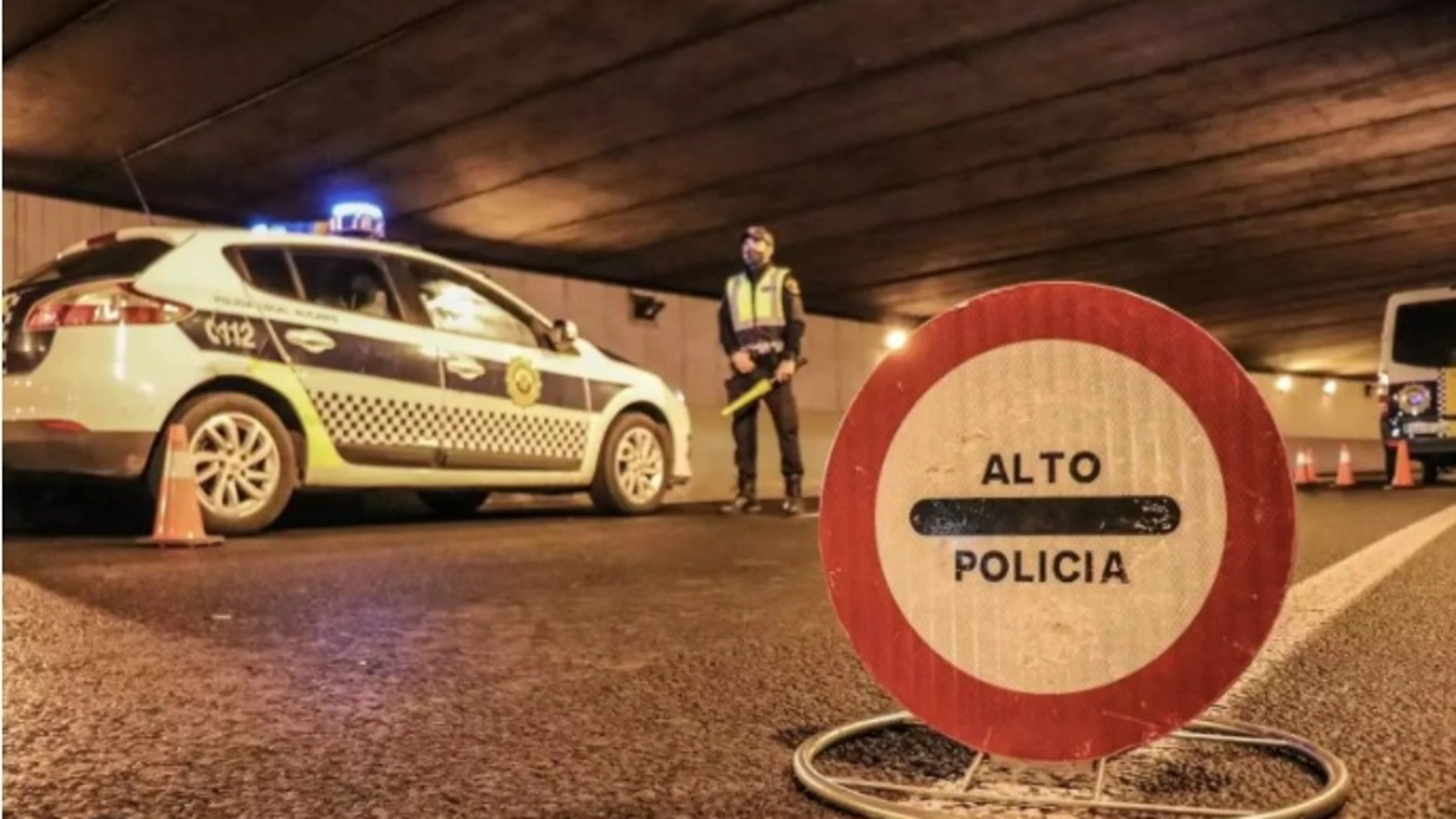 Imagen de archivo de un control de la Policía Local de Alicante