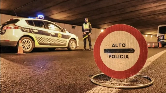 Imagen de archivo de un control de la Policía Local de Alicante