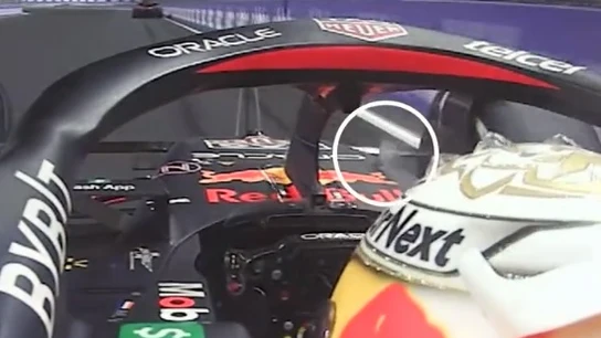 Un plástico se queda en el coche de Verstappen Un plástico se queda en el coche de Verstappen