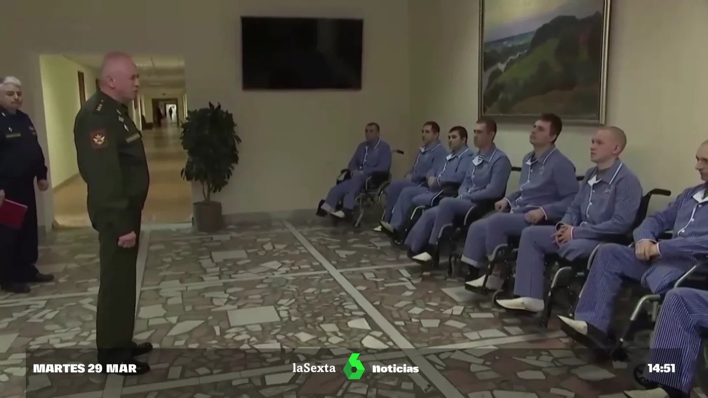 El homenaje a los soldados rusos mutilados que vuelven de Ucrania: "Sois verdaderos hombres, verdaderos sucesores de nuestros padres y abuelos" El homenaje a los soldados rusos mutilados que vuelven de Ucrania: "Sois verdaderos hombres, verdaderos sucesores de nuestros padres y abuelos"