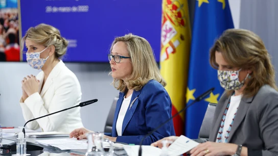 Las tres vicepresidentas del Gobierno, Yolanda Díaz, Nadia Calviño y Teresa Ribera, presenta el plan aprobado por el Consejo de Ministros Las tres vicepresidentas del Gobierno, Yolanda Díaz, Nadia Calviño y Teresa Ribera, presenta el plan aprobado por el Consejo de Ministros