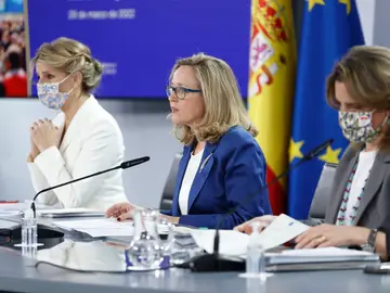 Las tres vicepresidentas del Gobierno, Yolanda Díaz, Nadia Calviño y Teresa Ribera, presenta el plan aprobado por el Consejo de Ministros