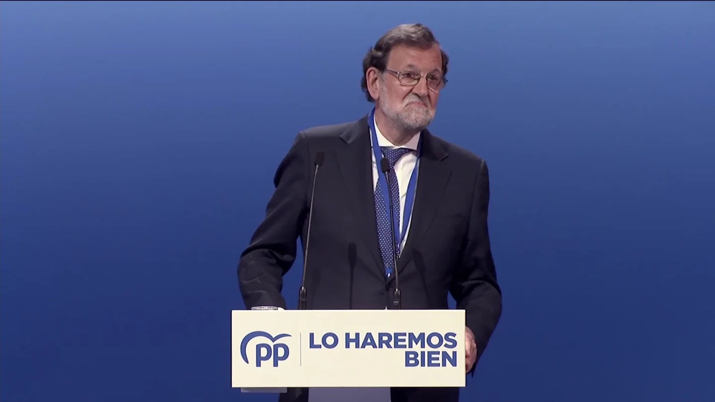 Rajoy provoca carcajadas en el Congreso del PP al bromear con su forma de expresarse Rajoy provoca carcajadas en el Congreso del PP al bromear con su forma de expresarse