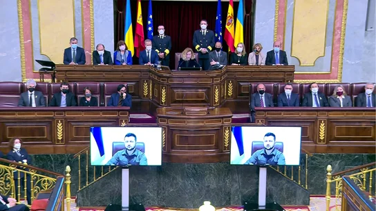 La imagen de Zelenski en dos pantallas en el Congreso de los Diputados La imagen de Zelenski en dos pantallas en el Congreso de los Diputados