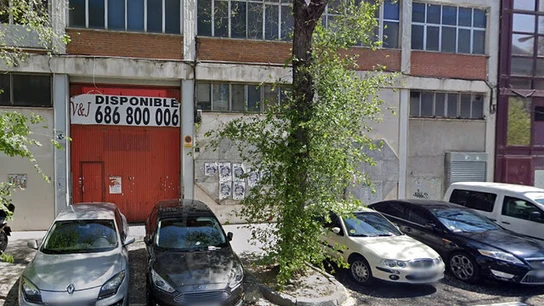 El almacén donde se encuentra la guarida de El Profesor. El almacén donde se encuentra la guarida de El Profesor.