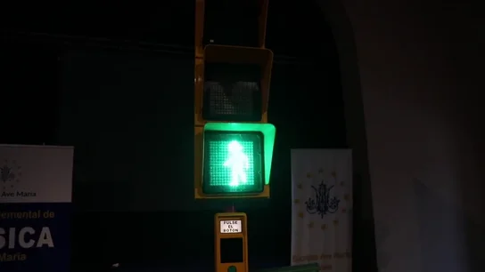 Málaga presenta el 'semáforo de Chiquito de la Calzada': grita "¡Quiétorrr!" y "¡Al atáquerrr!" e imita los movimientos del humorista Málaga presenta el 'semáforo de Chiquito de la Calzada': grita "¡Quiétorrr!" y "¡Al atáquerrr!" e imita los movimientos del humorista