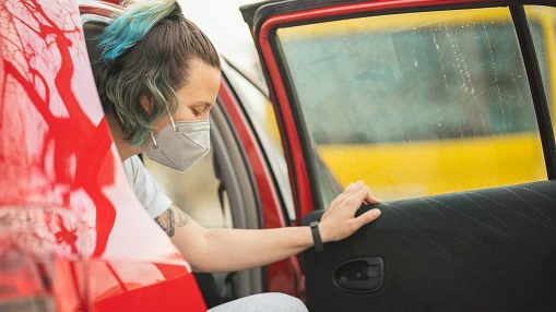 Esta es la forma más segura de salir del coche: ' a la holandesa '