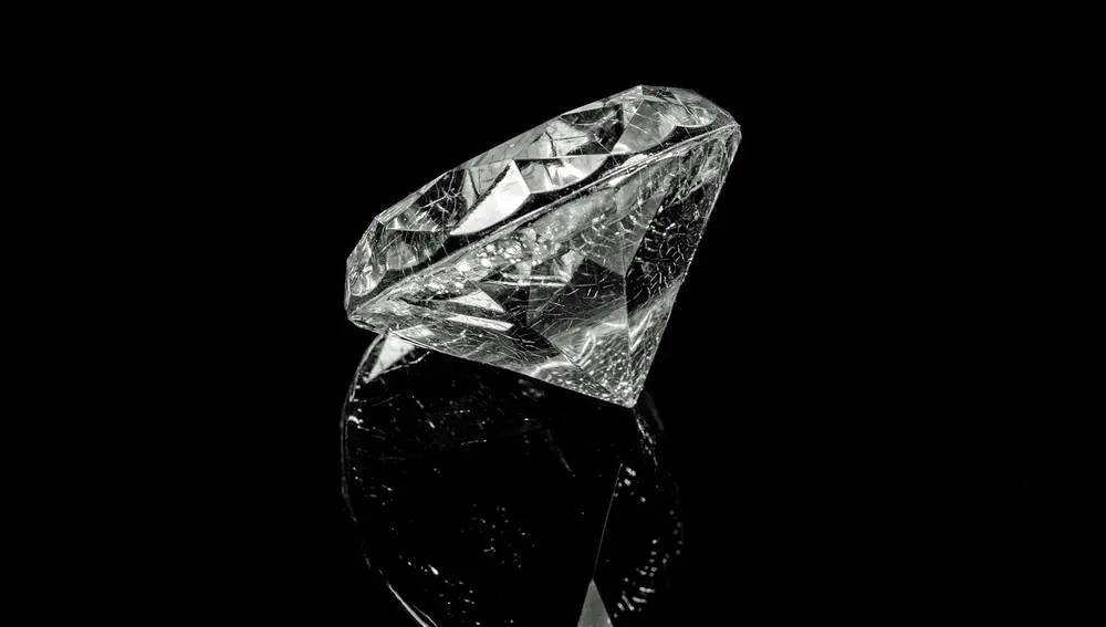 Colega Privilegio grosor Descubren un mineral más duro que el diamante y proveniente del espacio