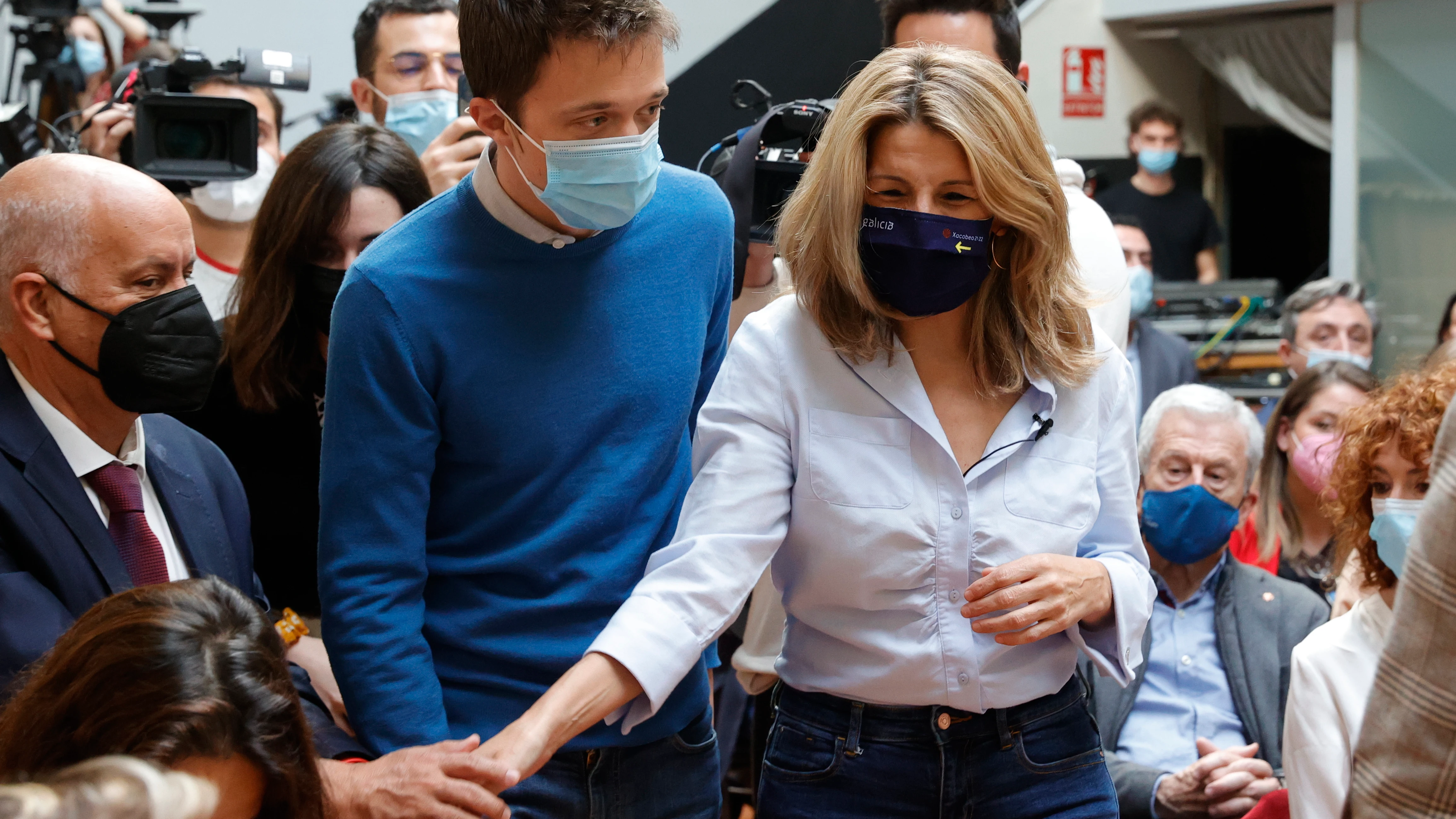 La vicepresidenta segunda y ministra de Trabajo y Economía Social, Yolanda Díaz, junto al portavoz de Más País, Íñigo Errejón