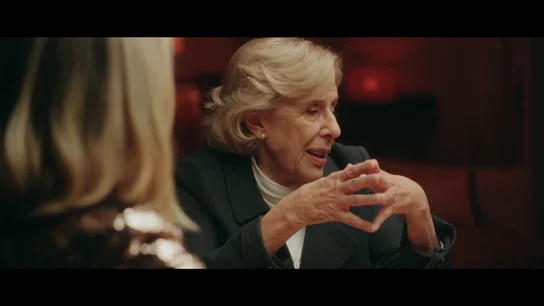 La delicada explicación de Manuela Carmena a Samantha Hudson: "El sexo también es mirarse" La delicada explicación de Manuela Carmena a Samantha Hudson: "El sexo también es mirarse"