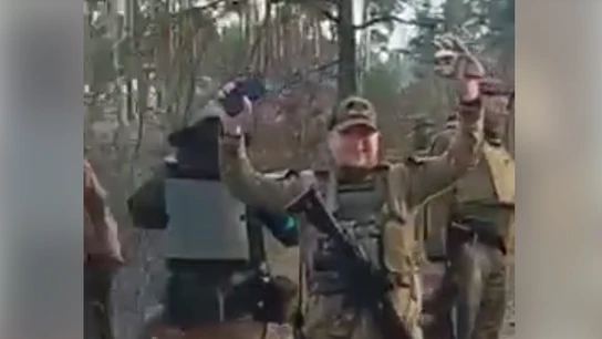 Imagen de soldados ucranianos ejecutando a las tropas rusas cerca de Kiev Imagen de soldados ucranianos ejecutando a las tropas rusas cerca de Kiev