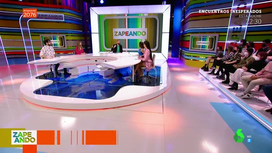 El susto de Dani Mateo ante el grito de una persona del público en pleno arranque de Zapeando: "¿Cómo que 'uuuh'?" El susto de Dani Mateo ante el grito de una persona del público en pleno arranque de Zapeando: "¿Cómo que 'uuuh'?"