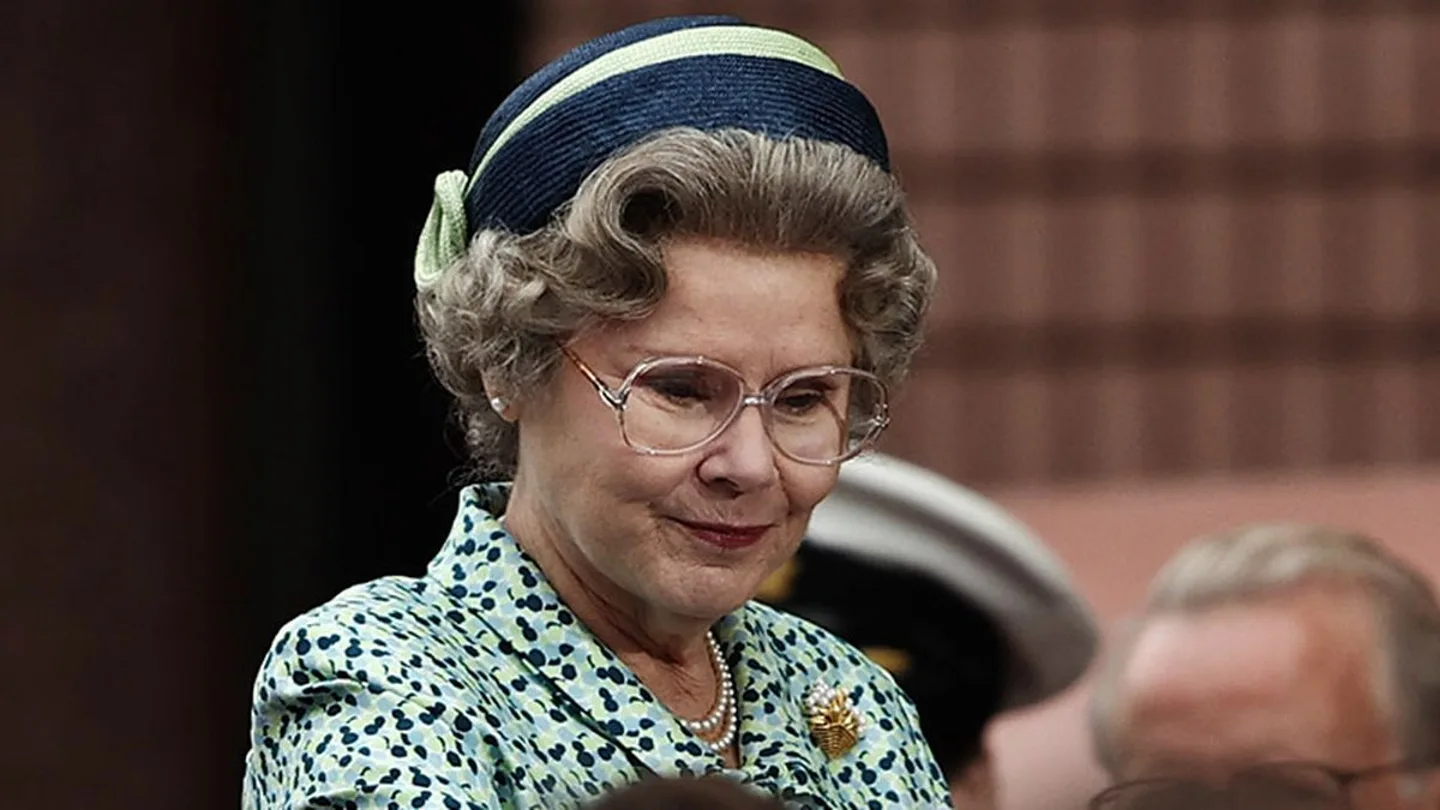 Imelda Staunton caracterizada como la reina Isabel II de Inglaterra para la 5ª temporada de 'The Crown'. Imelda Staunton caracterizada como la reina Isabel II de Inglaterra para la 5ª temporada de 'The Crown'.
