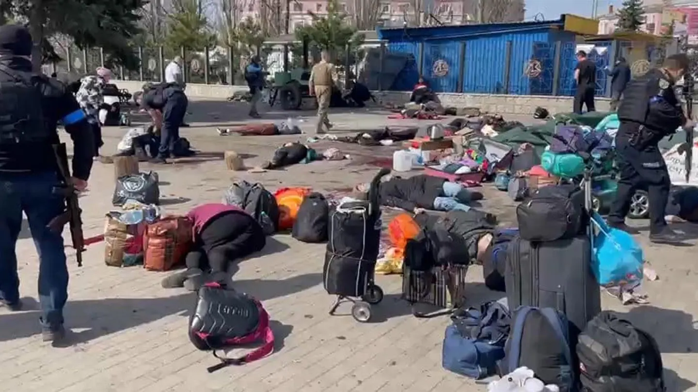 Ucrania notifica 30 muertos y más de 100 heridos en un ataque ruso contra una estación de tren en Kramatorsk Ataque ruso contra una estación de tren en Kramatorsk | Foto: EFE