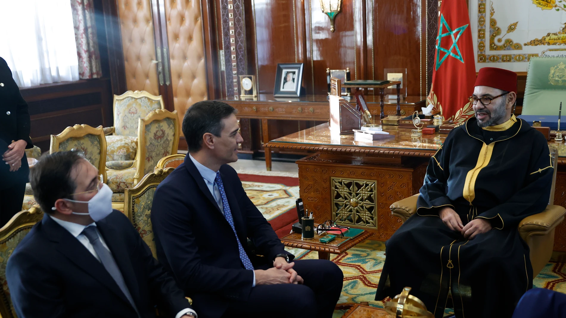Pedro Sánchez y José Manuel Albares se reúnen con el rey Mohamed VI de Marruecos en Rabat