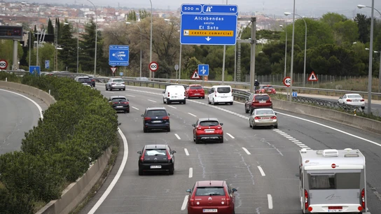 Vehículos circulan por la carretera A1 Vehículos circulan por la carretera A1