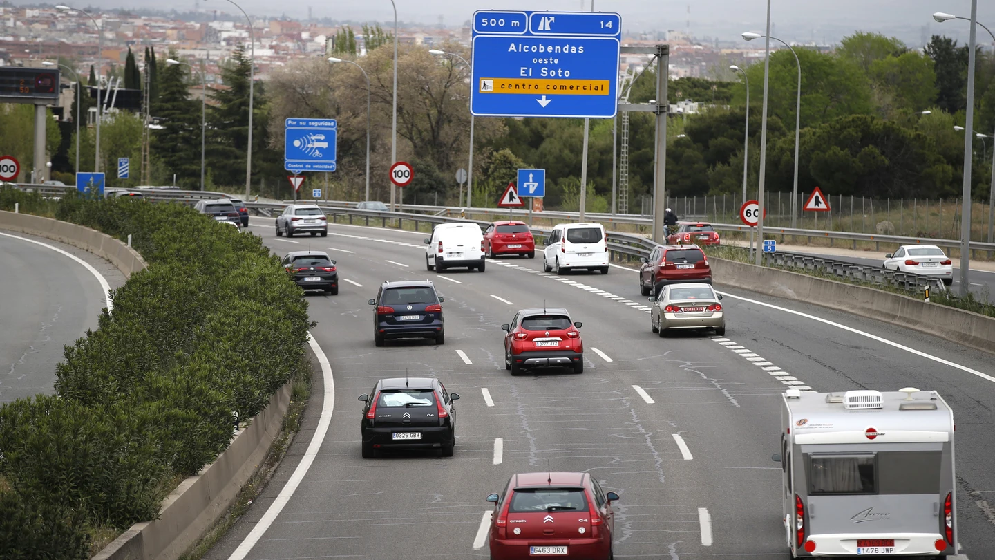 Vehículos circulan por la carretera A1 Vehículos circulan por la carretera A1