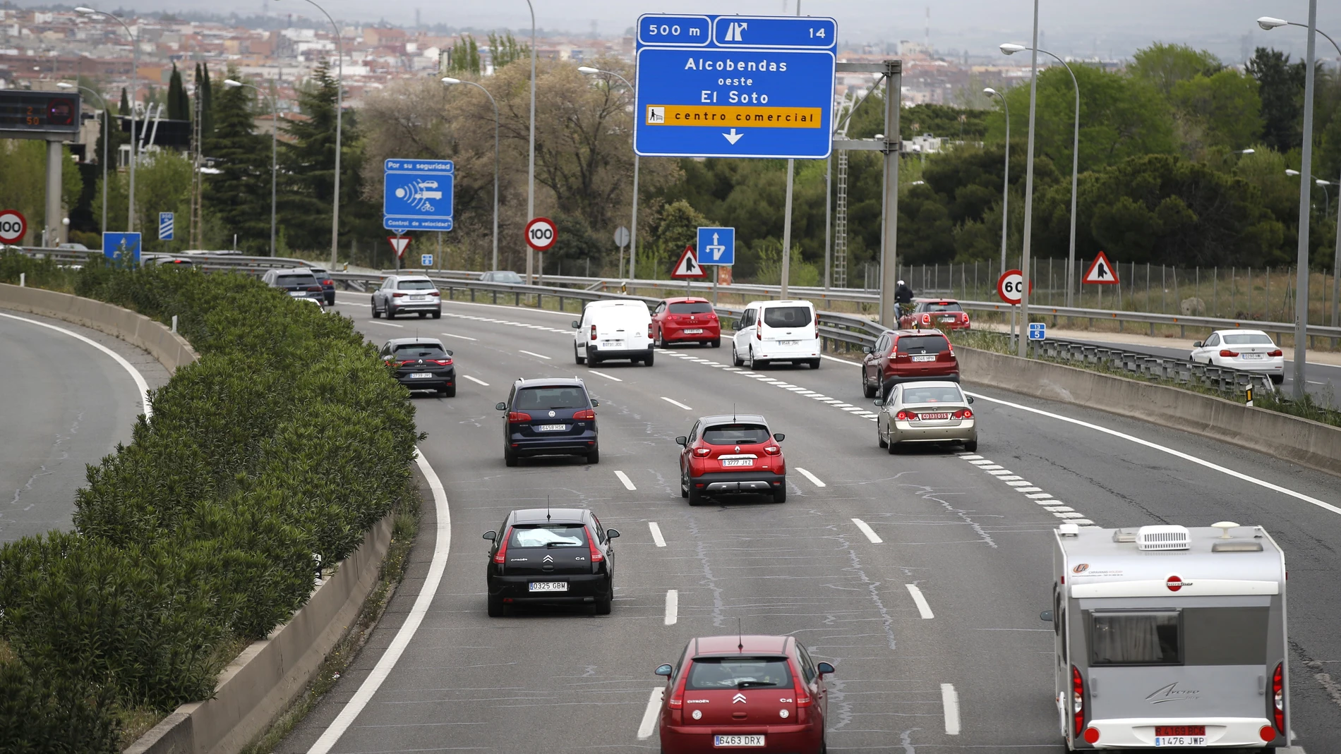 Vehículos circulan por la carretera A1
