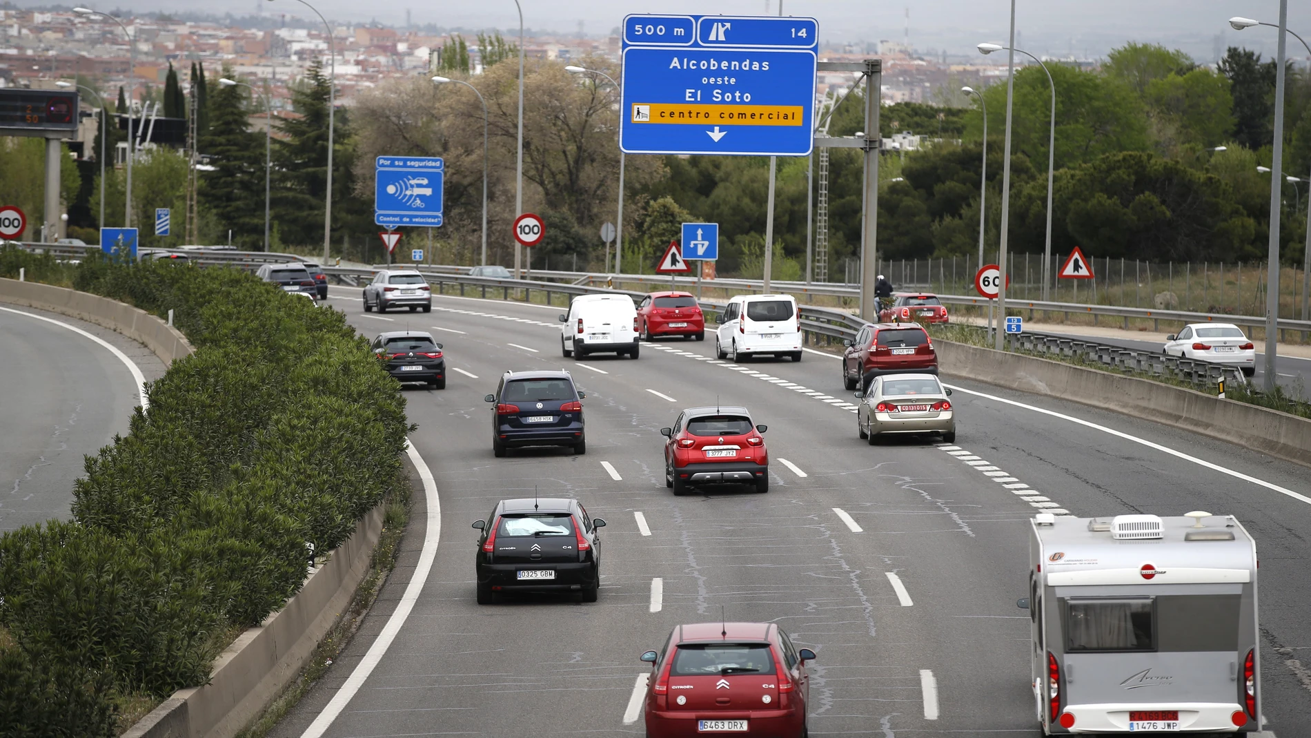 Vehículos circulan por la carretera A1