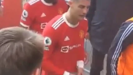 Cristiano Ronaldo, investigado por reventar el móvil de un fan: el Manchester United podría sancionarle