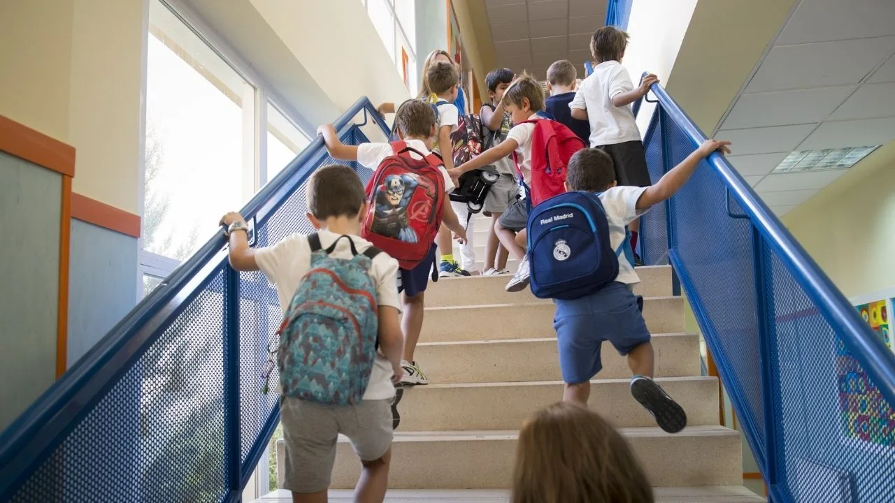 Niños en un colegio | Foto: EFE/Luca Piergiovanni