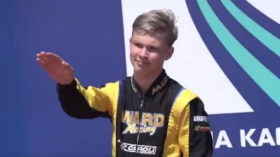 Un piloto ruso hace el saludo nazi en el podio del campeonato europeo de karts