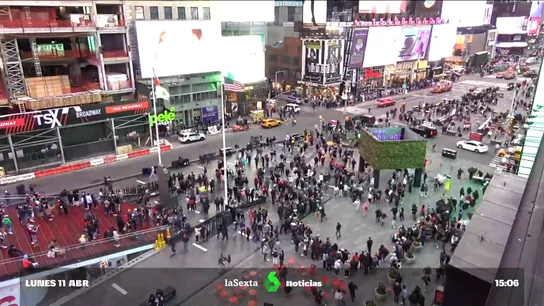 Pánico en Times Square por una explosión en el sistema de alcantarillado Pánico en Times Square por una explosión en el sistema de alcantarillado