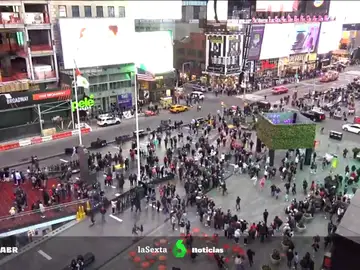 Pánico en Times Square por una explosión en el sistema de alcantarillado