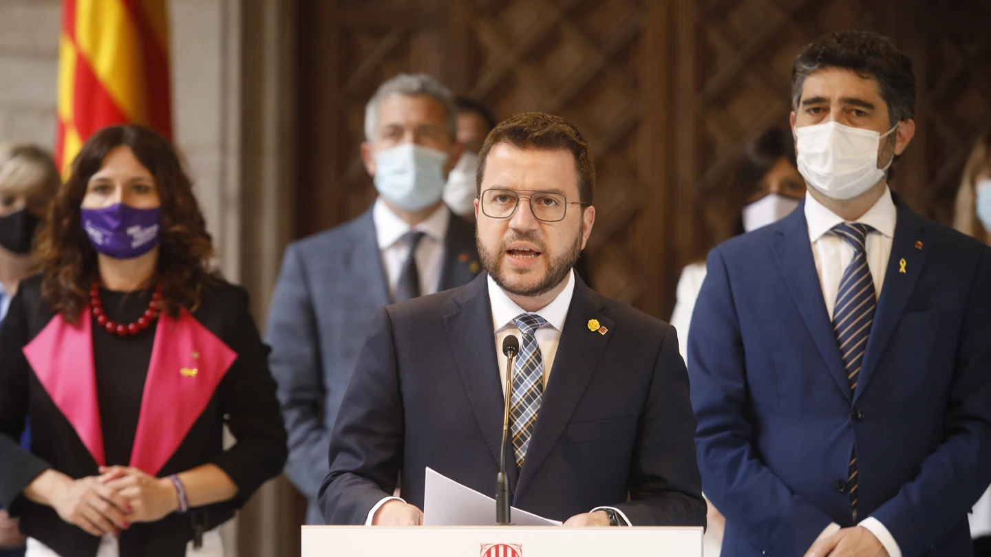 Comparecencia del presidente de la Generalitat, Pere Aragonès, tras la reunión extraordinaria del Govern para coordinar la respuesta ante el presunto caso de espionaje a líderes independentistas. Comparecencia del presidente de la Generalitat, Pere Aragonès, tras la reunión extraordinaria del Govern para coordinar la respuesta ante el presunto caso de espionaje a líderes independentistas.