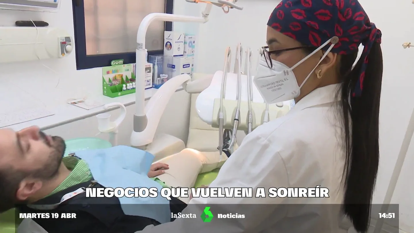 Dentistas, centros de estética y droguerías: los negocios que vuelven a sonreír por la retirada de las mascarillas Caras al descubierto