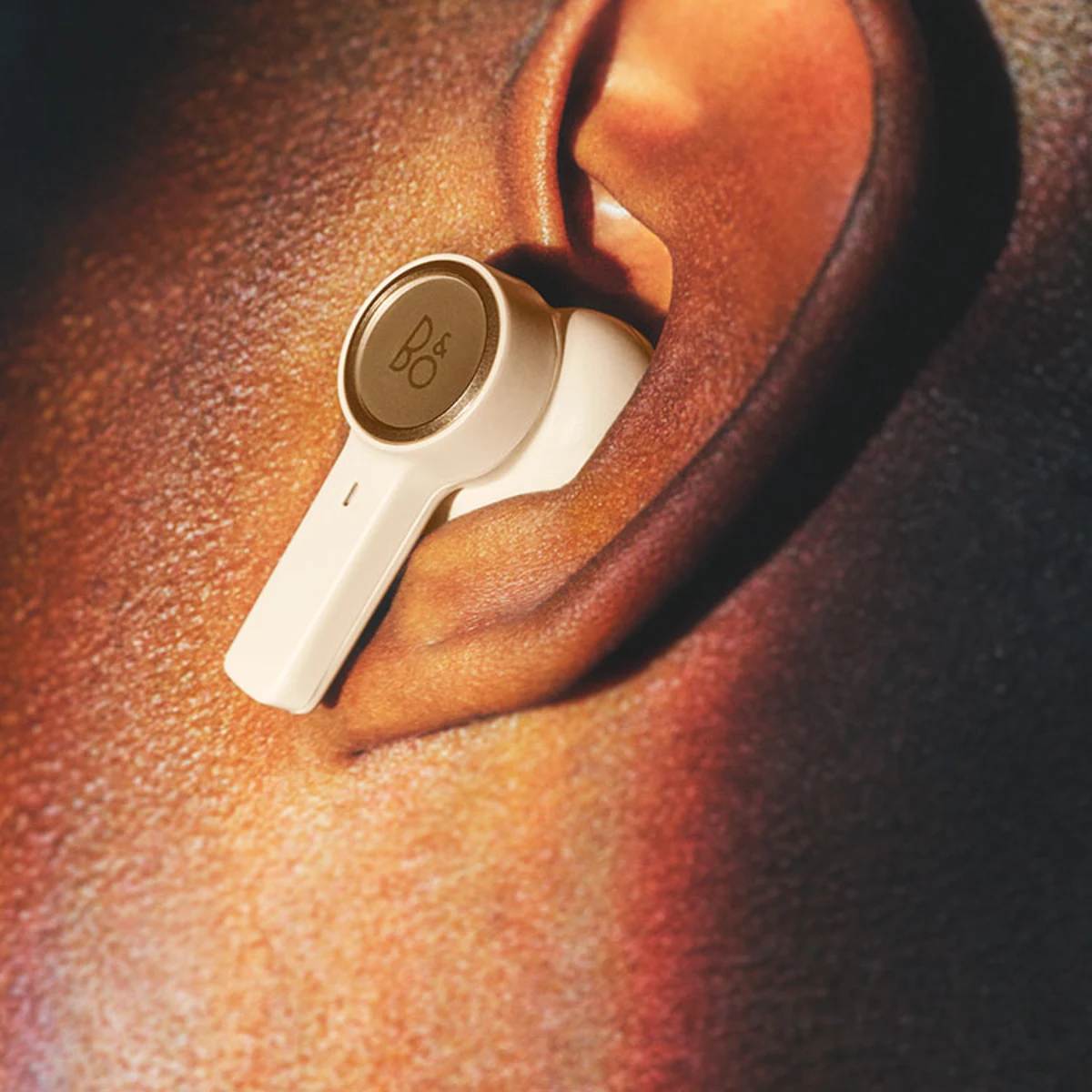 Probamos los nuevos auriculares para el mercado empresarial de Bang &  Olufsen - MuyPymes