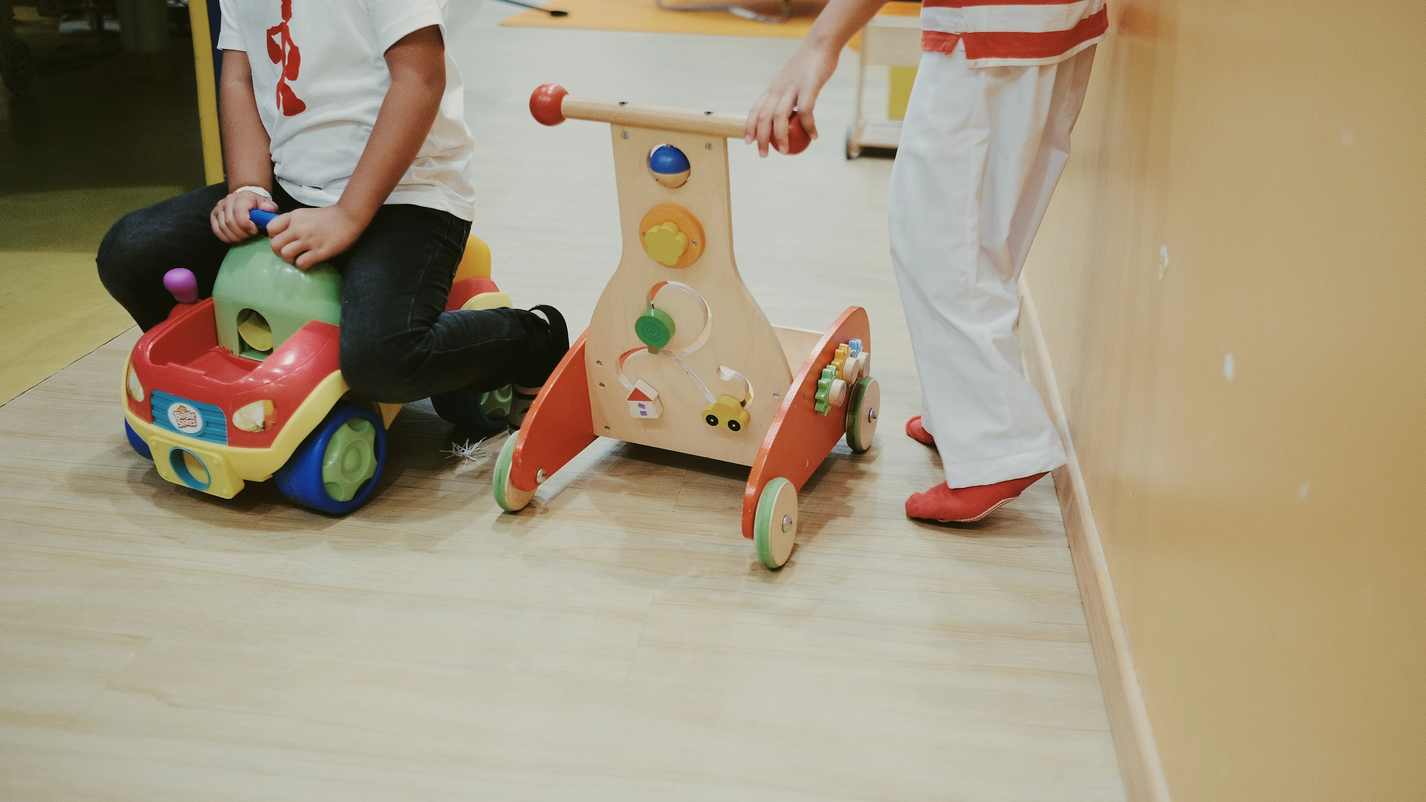 Imagen de archivo de niños en una escuela infantil 