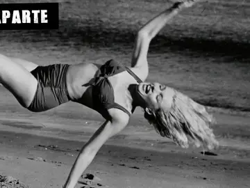 Marilyn Monroe, en la playa cerca de su casa de Hollywood 