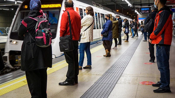 Esta es la excepción al uso de la mascarilla en el transporte público que recoge el BOE