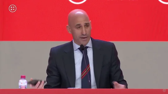 Rubiales defiende un acuerdo "legal": "La RFEF no ha pagado ni pagará comisión a nadie por esta operación"  Rubiales defiende un acuerdo "legal": "La RFEF no ha pagado ni pagará comisión a nadie por esta operación"