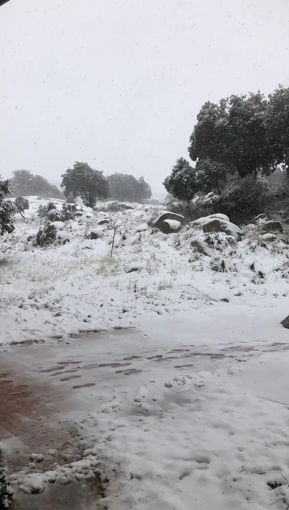 Ávila cubierta de nieve en abril