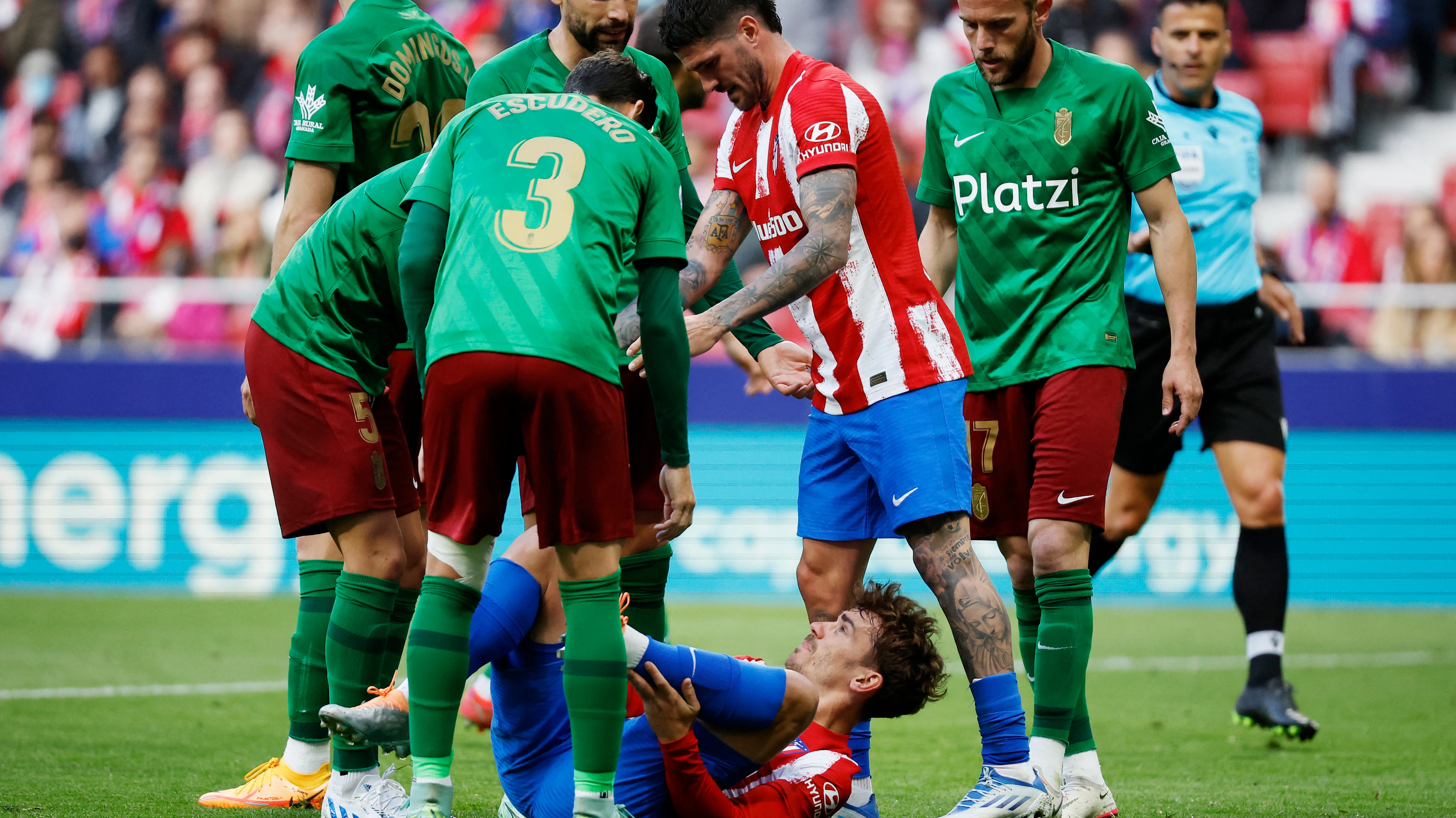 Griezmann reclama un penalti en el partido ante el Granada