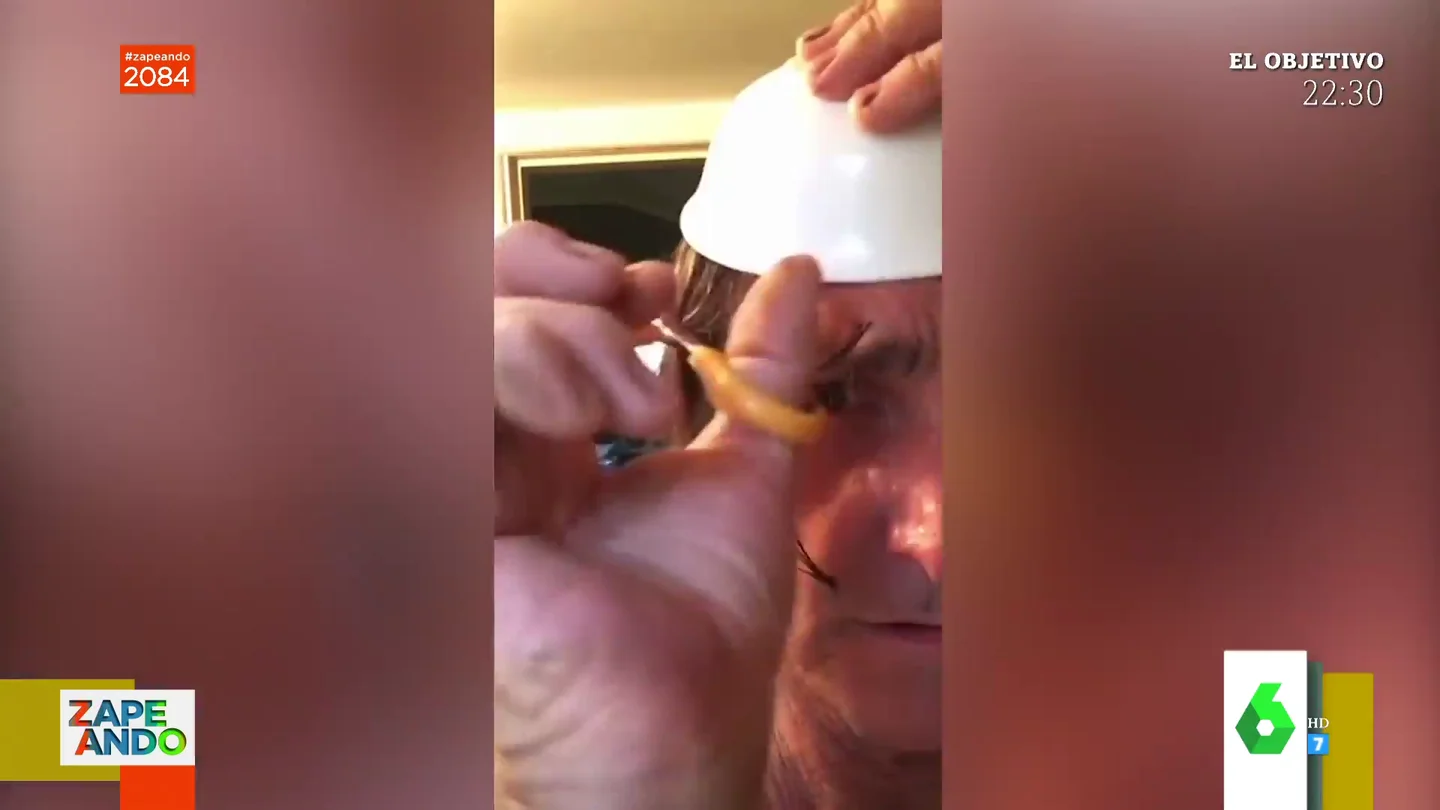 El vídeo que demuestra por qué no debes cortarte el pelo a ti mismo si no tienes experiencia El vídeo que demuestra por qué no debes cortarte el pelo a ti mismo si no tienes experiencia