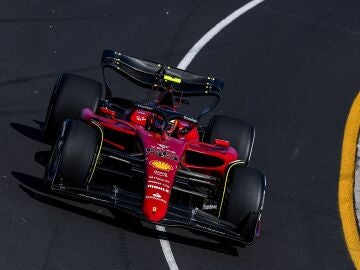 Carlos Sainz renueva con Ferrari hasta la temporada 2024