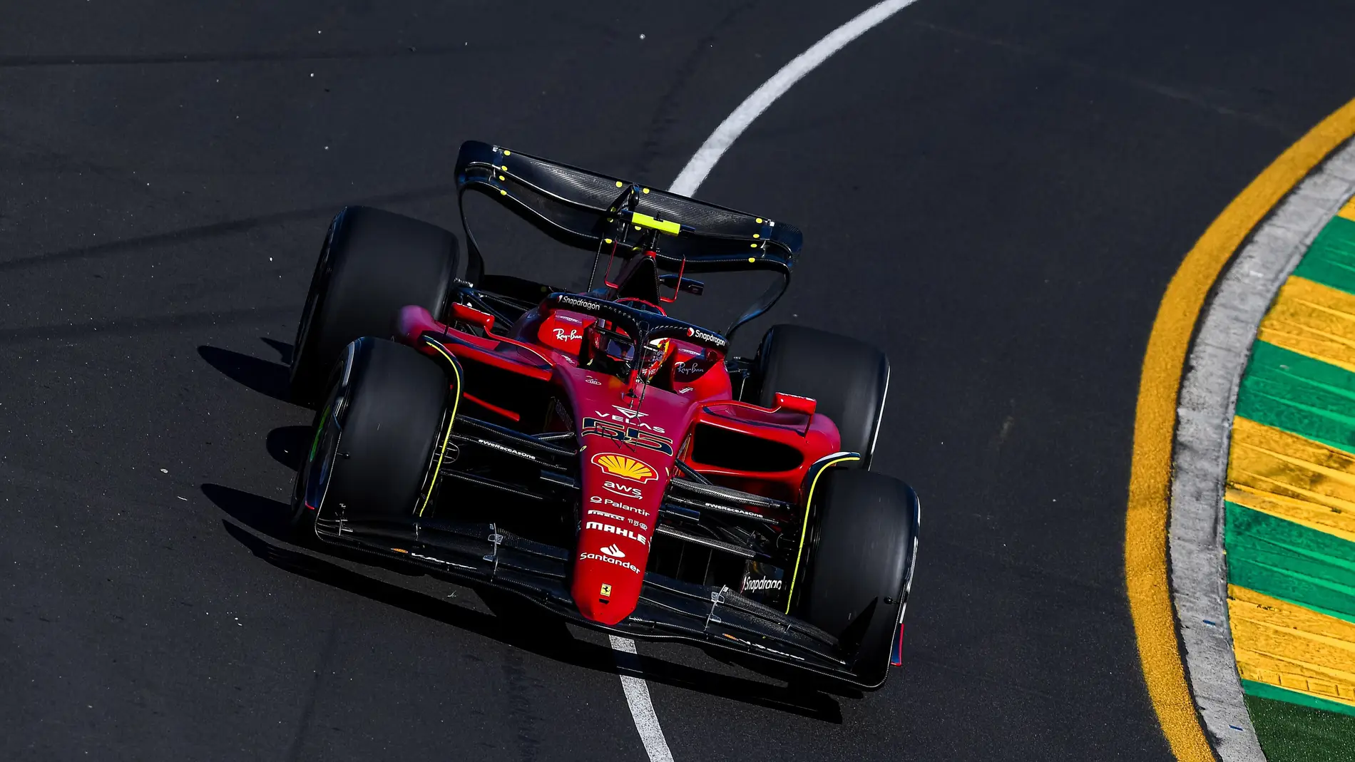 Carlos Sainz renueva con Ferrari hasta la temporada 2024